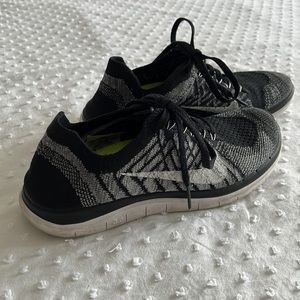 Nike Free 4.0 FlyKnit Sneakers! Size 7.5